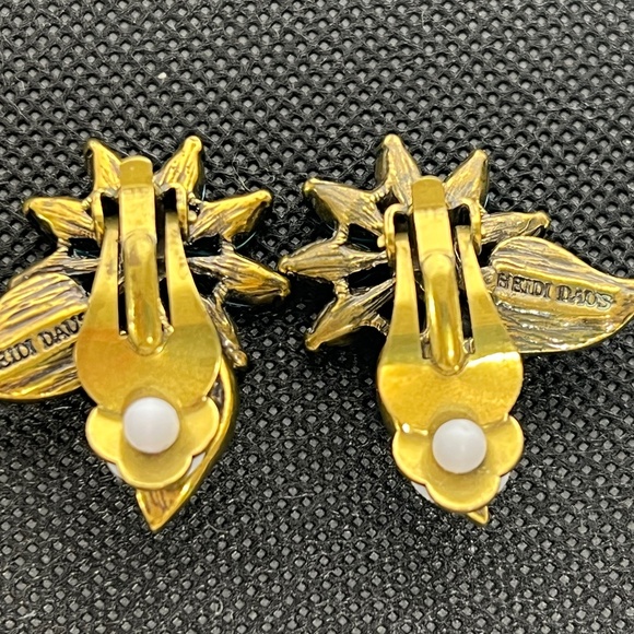 Heidi Daus Swarovski Crystal Blue Flower Clip Earrings RARE Signed Like New - Picture 5 of 11